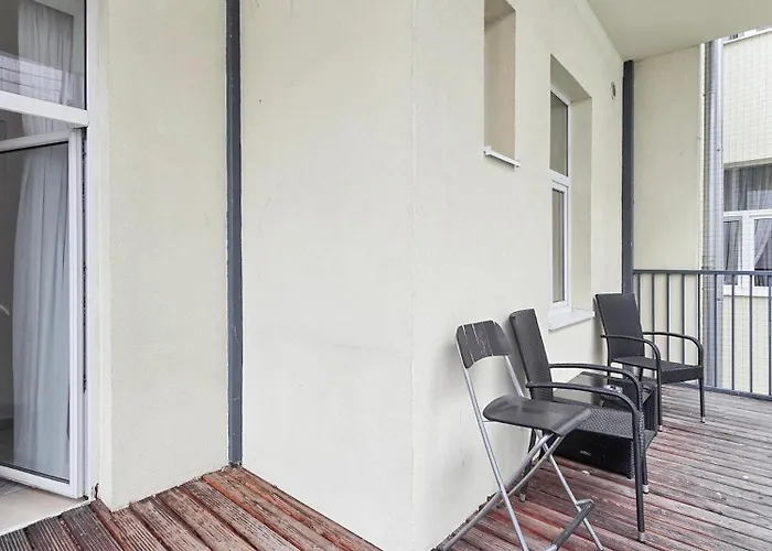 Elegant 3-bedroom Getaway With Balcony For Groups Up To 7 *
