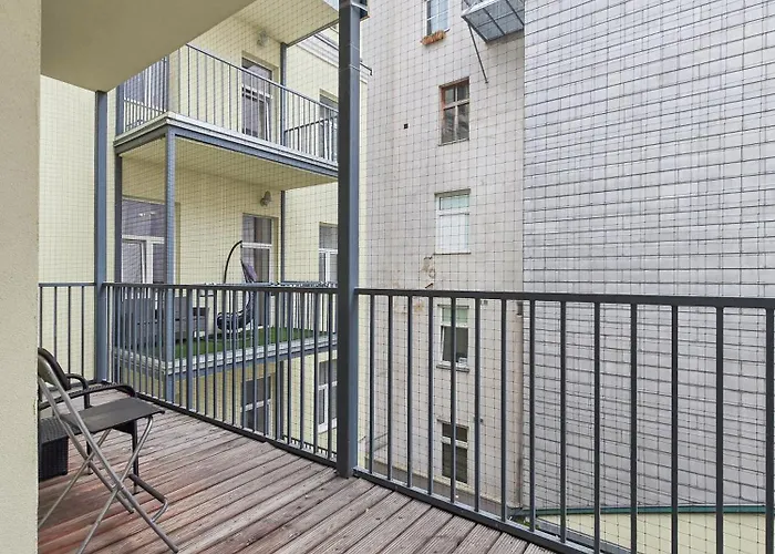 Elegant 3-bedroom Getaway With Balcony For Groups Up To 7 Apartamento