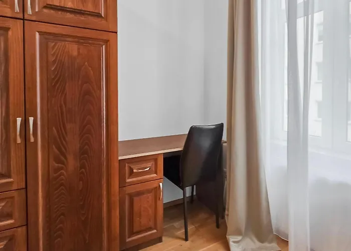 Apartamento Elegant 3-bedroom Getaway With Balcony For Groups Up To 7