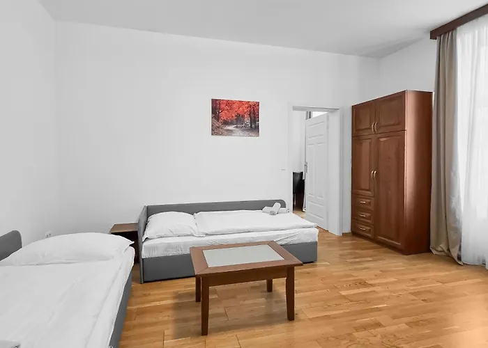 Apartamento Elegant 3-bedroom Getaway With Balcony For Groups Up To 7 *