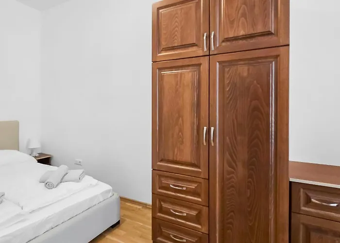 Apartamento Elegant 3-bedroom Getaway With Balcony For Groups Up To 7 Viena