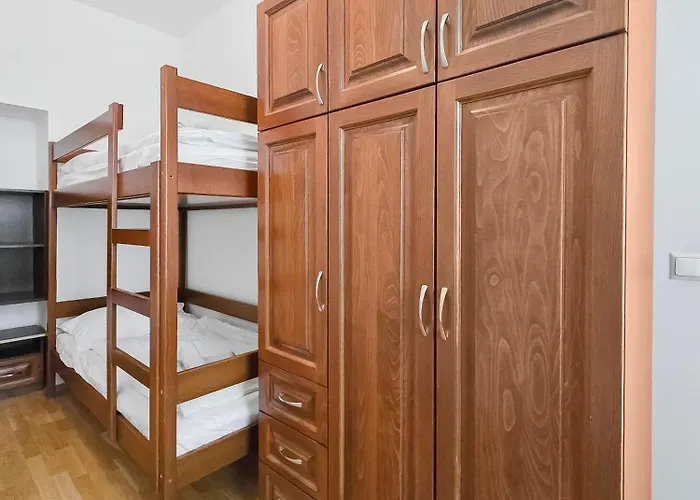 Elegant 3-bedroom Getaway With Balcony For Groups Up To 7 Apartamento *