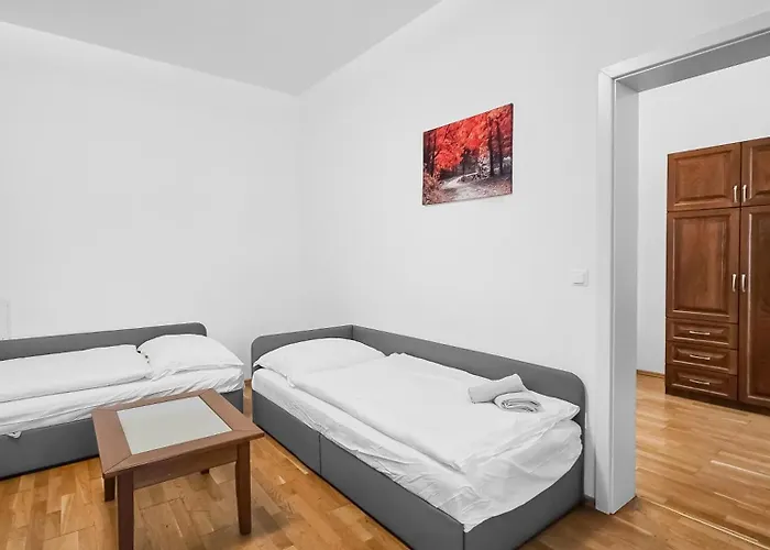 Elegant 3-bedroom Getaway With Balcony For Groups Up To 7 Apartamento Viena