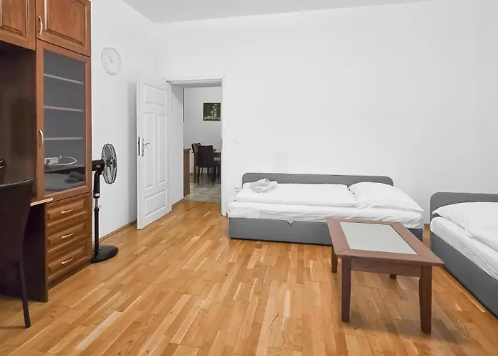 Elegant 3-bedroom Getaway With Balcony For Groups Up To 7 Apartamento
