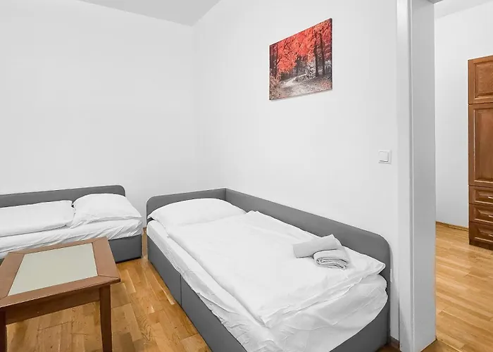 Elegant 3-bedroom Getaway With Balcony For Groups Up To 7 Apartamento Viena