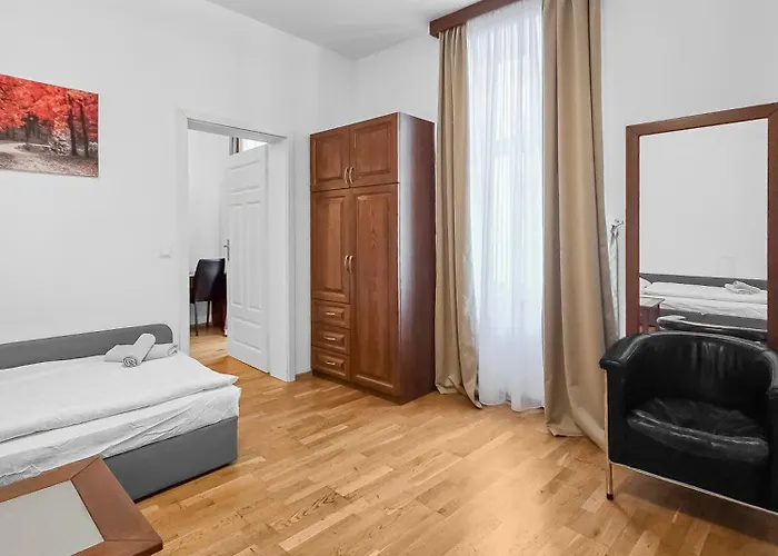 Elegant 3-bedroom Getaway With Balcony For Groups Up To 7 Viena