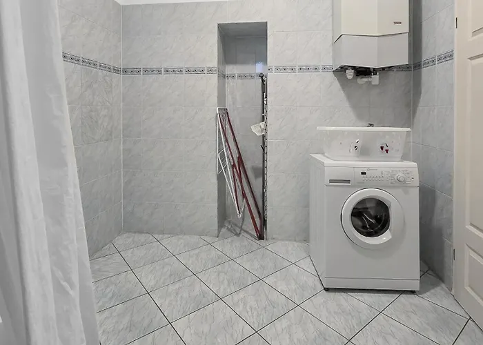 Elegant 3-bedroom Getaway With Balcony For Groups Up To 7 Apartamento Viena
