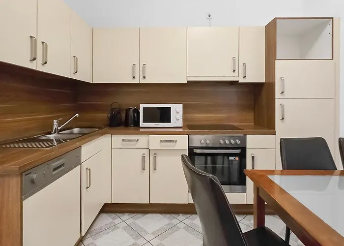Elegant 3-bedroom Getaway With Balcony For Groups Up To 7 Viena