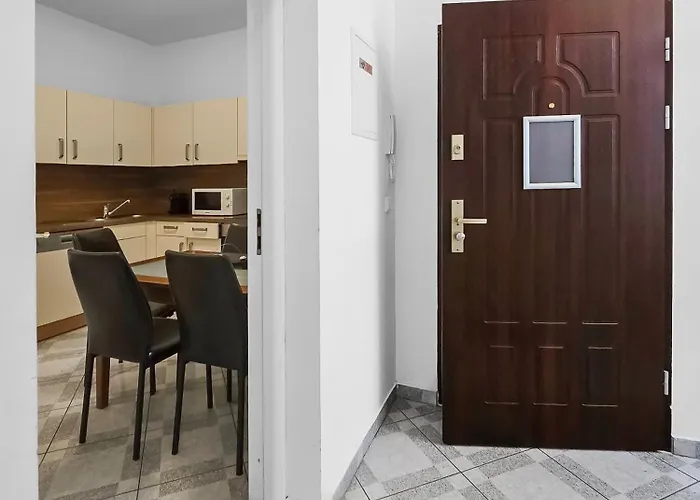 Elegant 3-bedroom Getaway With Balcony For Groups Up To 7 Apartamento
