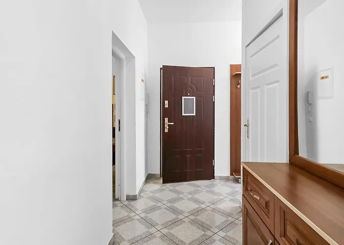 Elegant 3-bedroom Getaway With Balcony For Groups Up To 7 Apartamento Viena