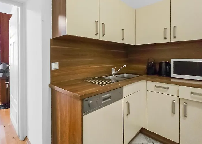 Apartamento Elegant 3-bedroom Getaway With Balcony For Groups Up To 7 Viena