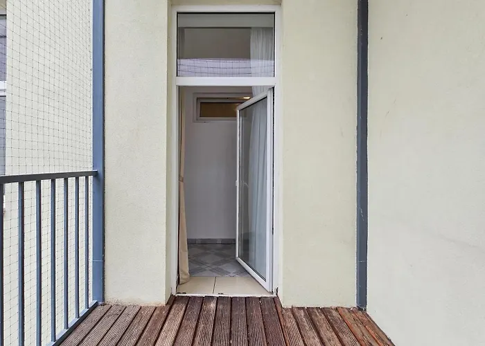 Apartamento Elegant 3-bedroom Getaway With Balcony For Groups Up To 7 Viena